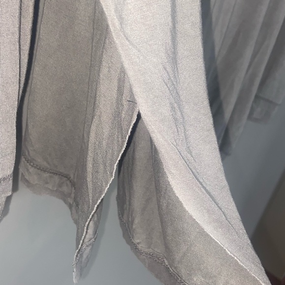 NEW W/Tag Davi & Dani 2X Rayon Blend Gray V-Neck Blouse - Picture 3 of 6